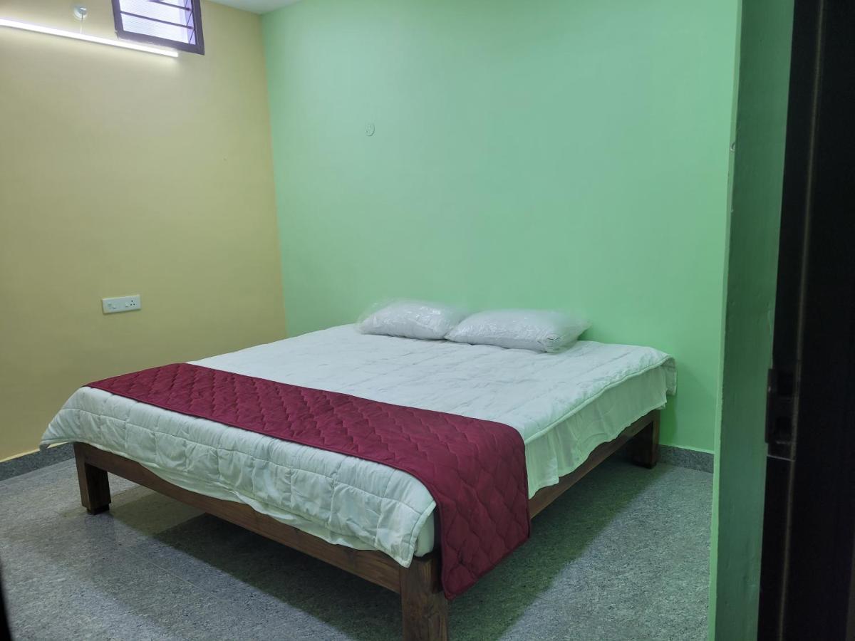 French Park Inn بونديتْشيري المظهر الخارجي الصورة