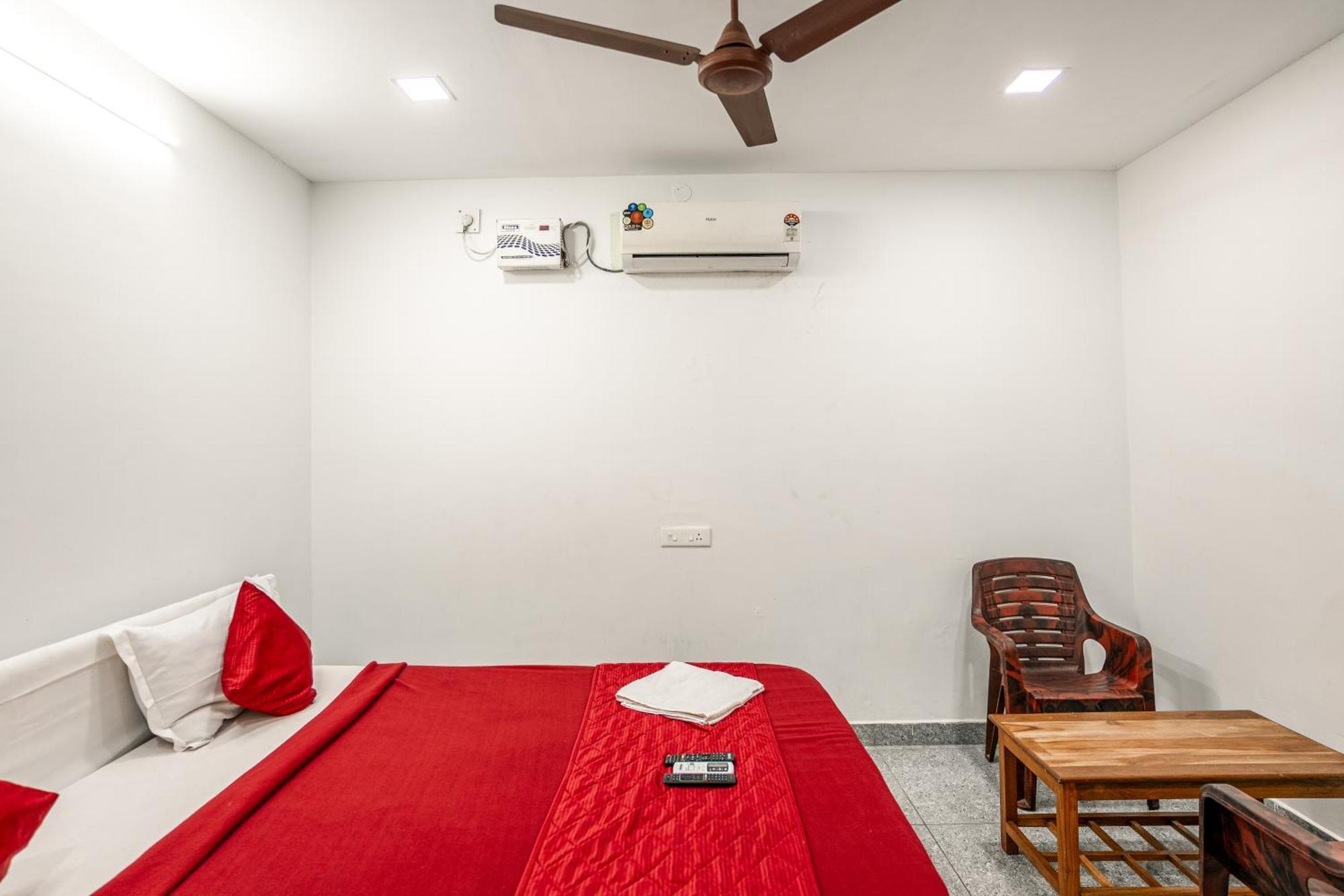 French Park Inn بونديتْشيري المظهر الخارجي الصورة