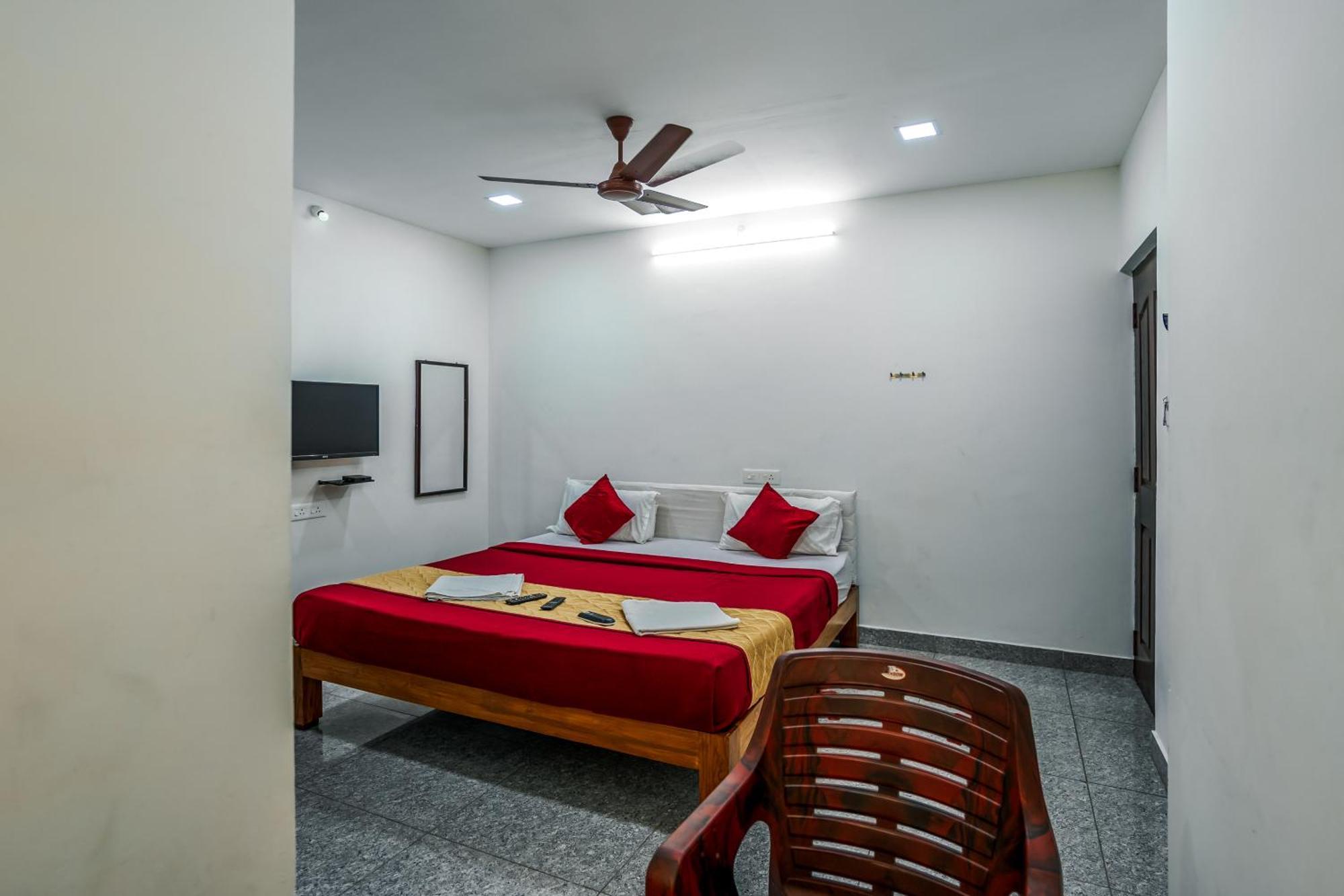 French Park Inn بونديتْشيري المظهر الخارجي الصورة