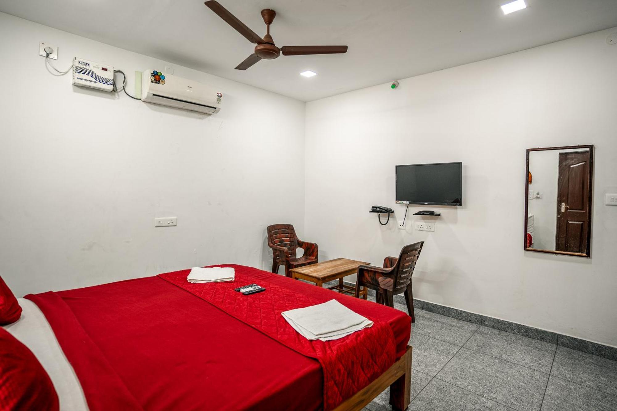 French Park Inn بونديتْشيري المظهر الخارجي الصورة