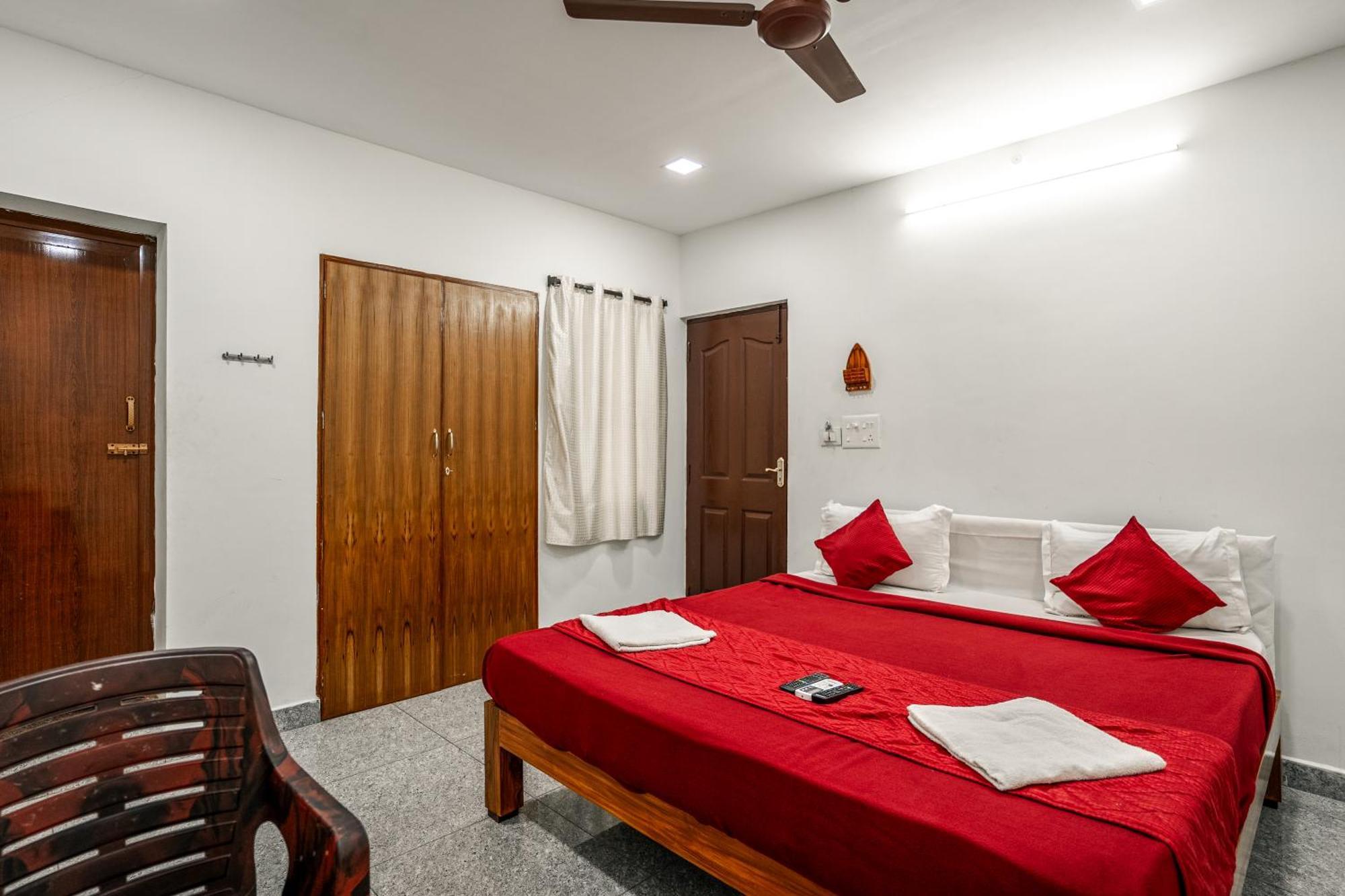 French Park Inn بونديتْشيري المظهر الخارجي الصورة
