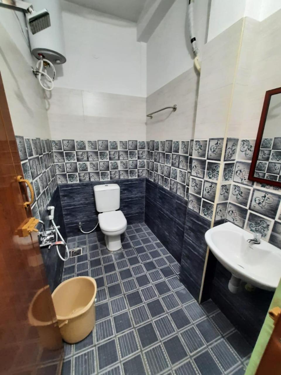 French Park Inn بونديتْشيري المظهر الخارجي الصورة
